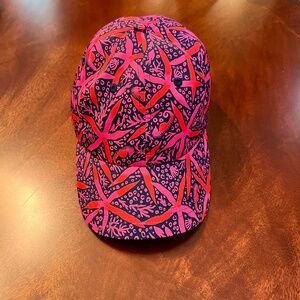 EUC Lilly Pulitzer Run Around Baseball Cap Hat in Passion Fruit Star Searching
